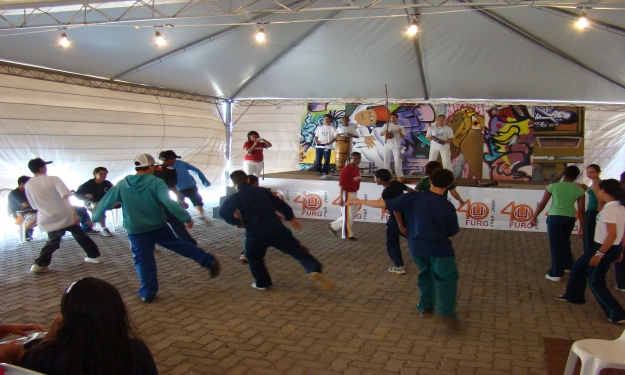 Capoeira conquistou adeptos nas tendas culturais
