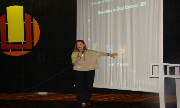 Profª Carmen Castro Neves apresentou índices da escola básica