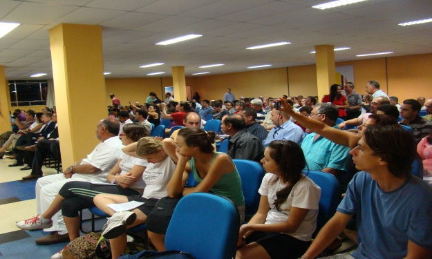 Público variado participou intensamente do debate