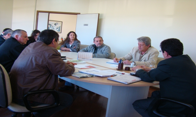 Visitante participou de reunião com reitoria e representantes das Engenharias