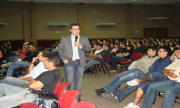 Economista e consultor Alexandre de Souza Garcia foi o palestrante do primeiro dia