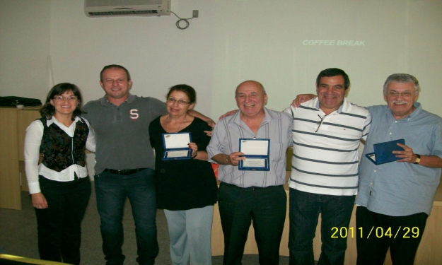 Homenageados com o diretor da EQA, professor Marcos Amarante; o vice-diretor, professor Marcelo D'Oca; e a administradora, Viviane Bauer