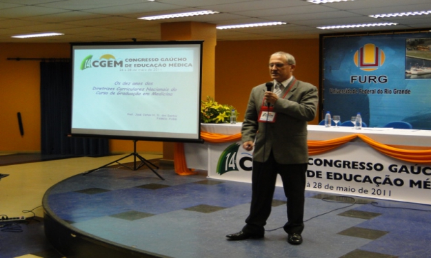 Professor José Carlos dos Santos realizou a palestra de abertura