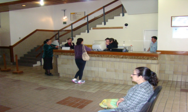 Pela Canabarro entram acompanhantes de pacientes, visitas, funcionários, estudantes e quem quer exames e consultas