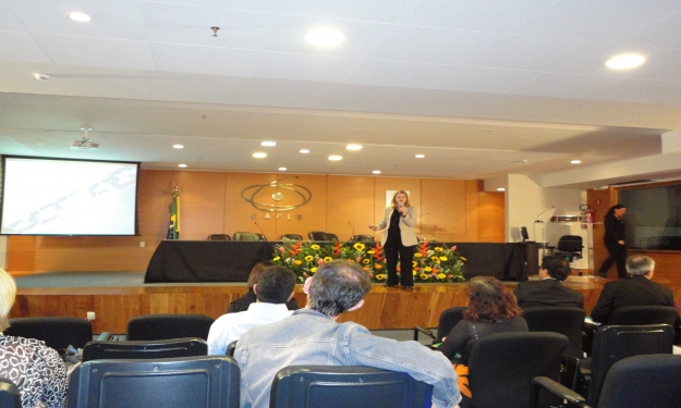 Palestra sobre Ações do Prodocência - Carmen Moreira de Castro Neves (diretora de Educação Básica da Capes);