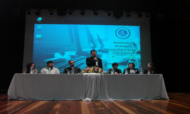 Abertura teve a presença do vice-reitor Ernesto Casares Pinto