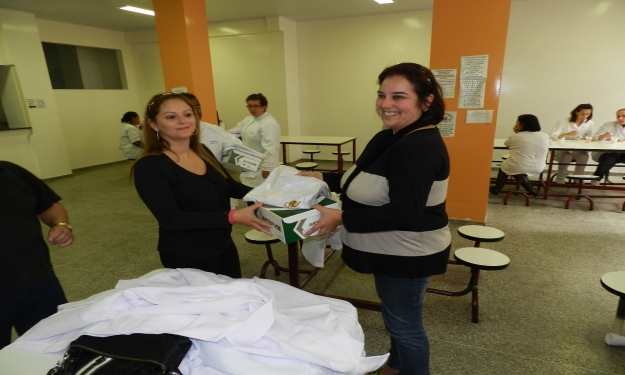 ... e entrega de material aos enfermeiros