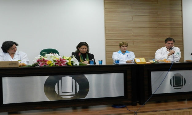 Depois da abertura ocorreu uma mesa-redonda