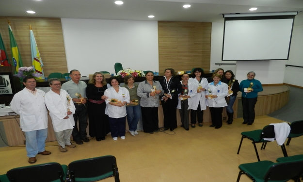 Mesa de abertura e integrantes da primeira comissão