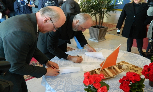 Momento da assinatura do Termo de Cessão