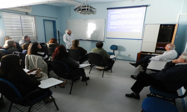 Professor Fernando Amarante leu cada item avaliado pelos participantes