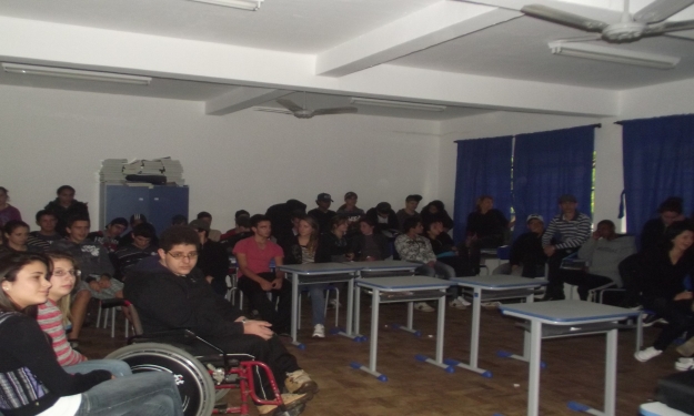 Alunos do ensino médio conhecem cursos da FURG