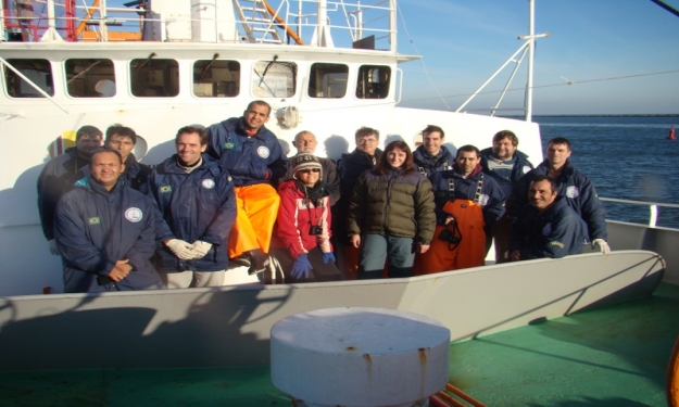 Divididos em dois grupos, 24 docentes de outras Ifes embarcaram no navio da FURG