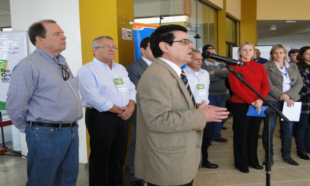 Vice-reitor Ernesto Luiz Casares Pinto apresentou o Oceantec