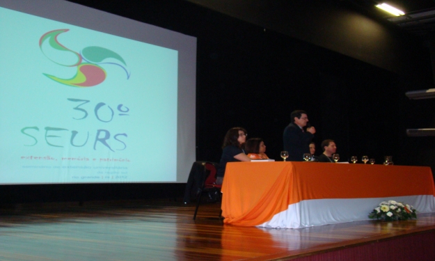 Vice-reitor Ernesto Casares Pinto ressaltou o orgulho da Universidade em sediar...