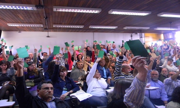 Assembleia na tarde de quinta-feira