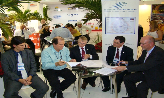 Representantes da FURG e do cluster canadense assinam acordo de cooperação