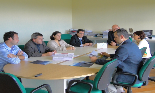 Assinatura do contrato do Oceantec no Gabinete do Reitor