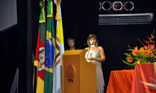 Pronunciamento da servidora Elisabeth Brandão