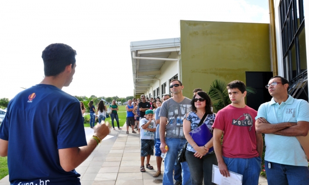 Organização em frente ao Cidec-Sul