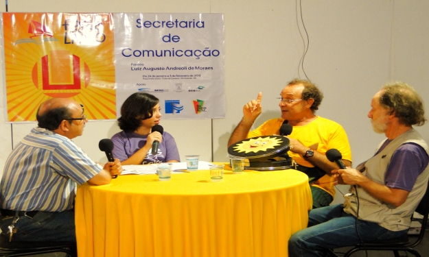 Mário Pirata autografou, contou histórias e participou do FM Café