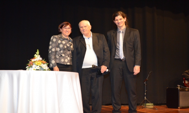 Maestro Adão Ribeiro, da Banda Rossini, recebeu o Mérito Institucional