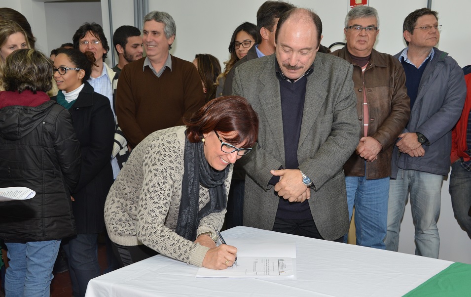 Assinatura do termo de doação do aparelho de tomografia computadorizada para prefeitura de Santo Antonio da Patrulha