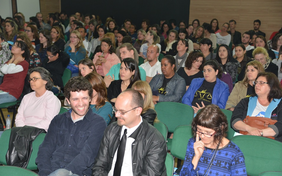 Público lotou auditório da área acadêmica do HU