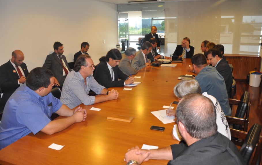 Vice-Reitor Danilo Giroldo durante reunião com o Ministro Miguel Rossetto