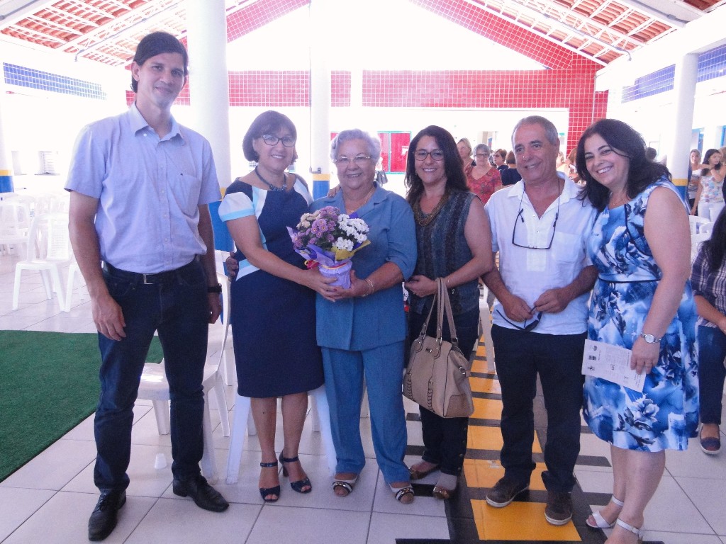 Autoridades da FURG junto aos familiares da professora Deborah Thomé Sayão presentes no evento