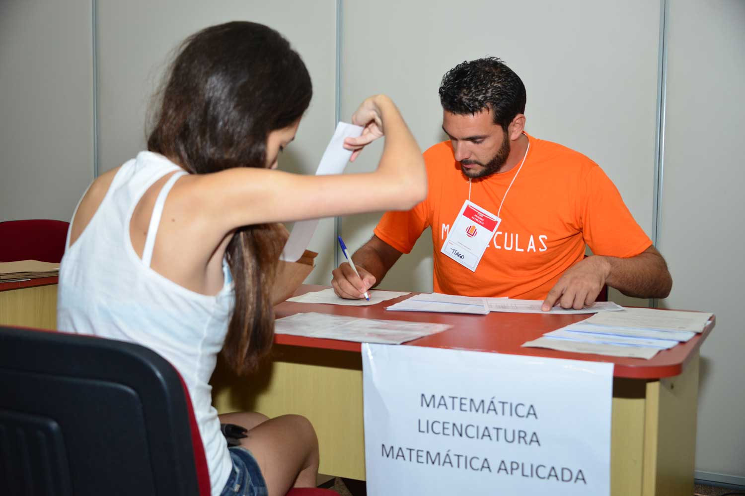 Luísa Neves feliz por sua matrícula em Matemática. ©AltemirViana