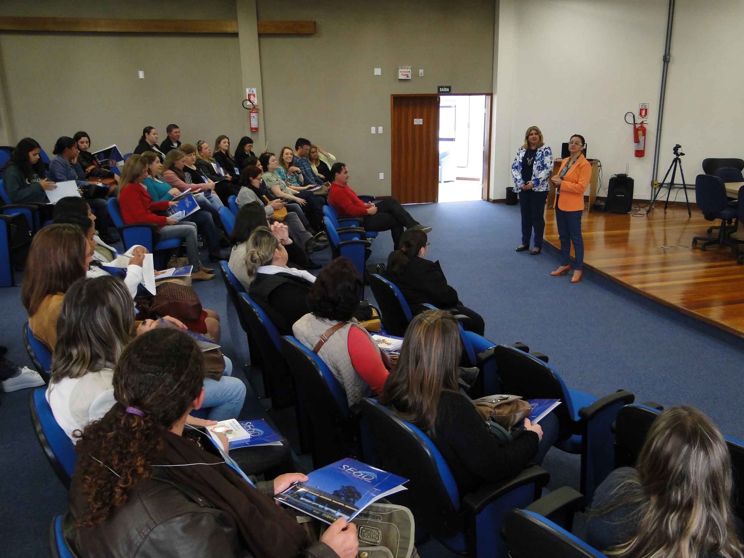 Estudantes dos polos de Mostardas, São Lourenço do Sul e Santa Vitória do Palmar foram recepcionados na SeaD - Créditos foto: Tammie Faria Sandri