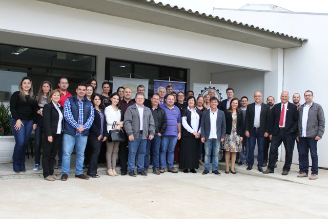 Servidores da FURG-SAP, autoridades e empresários de Santo Antônio da Patrulha