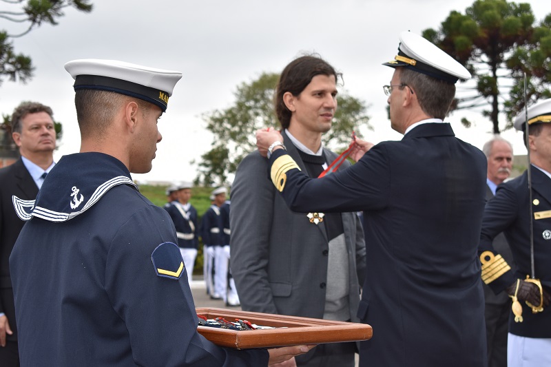 Vice-reitor recebe honraria da Marinha e passa a integrar a Ordem do Mérito Naval, no grau de comendador, a maior honraria da Armada